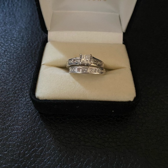 Wedding Ring Set - Picture 2 of 4
